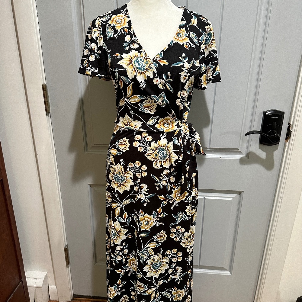 Fortune + Ivy black floral long maxi dress size medium